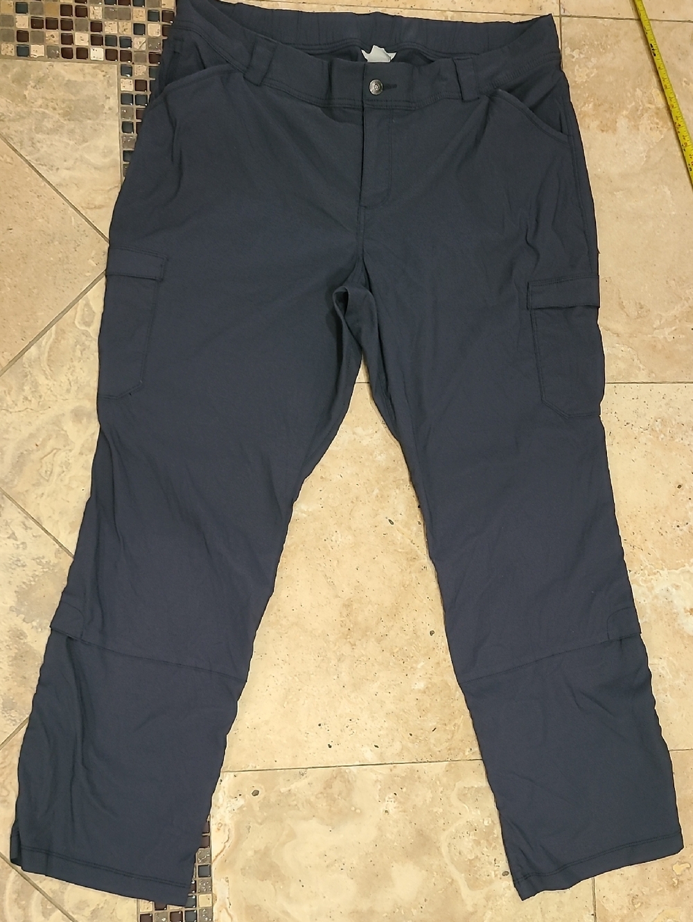 Duluth Trading Co Women's Straight-Leg Cargo Pants in Navy